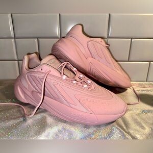 Adidas Ozelia pink addition size 6.5, like new